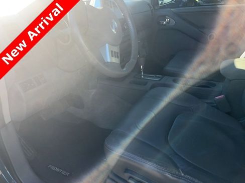 Used 2013 Nissan Frontier SL w/ Moonroof Pkg image 19