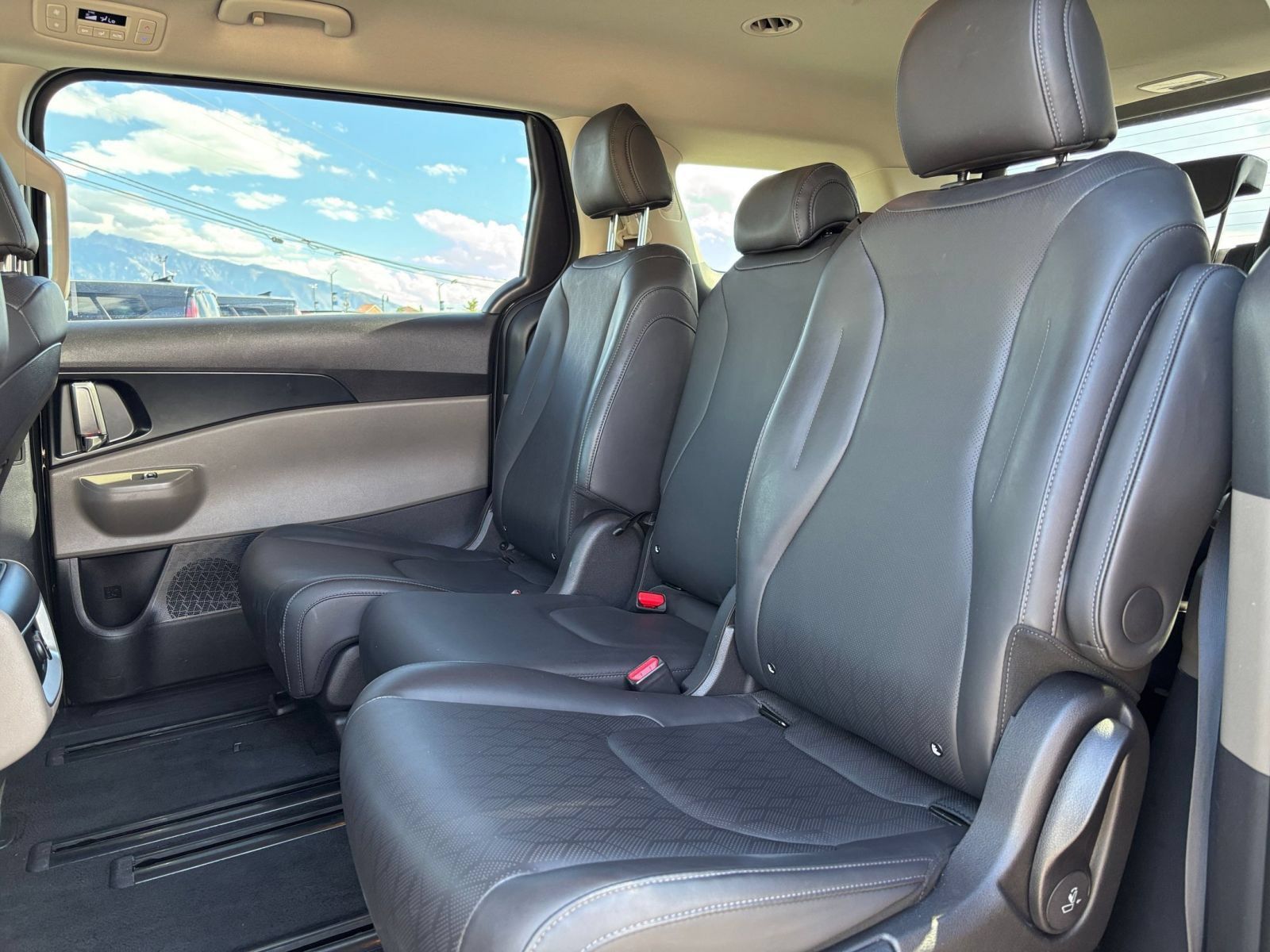 Used 2026 Kia Carnival FWD image 27