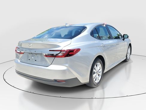 Used 2026 Toyota Camry LE w/ Convenience Package FWD image 6