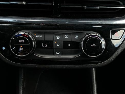 Used 2025 Buick Envista Sport Touring image 24