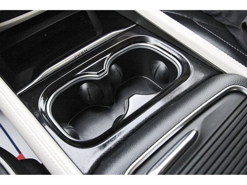 Used 2021 Chrysler Pacifica Limited w/ Uconnect Theater Family Group image 33