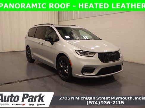 New 2026 Chrysler Pacifica Limited w/ S Appearance Package FWD image 1