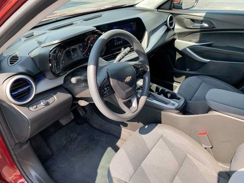 Certified 2024 Chevrolet Trax LS w/ LS Convenience Package FWD image 10