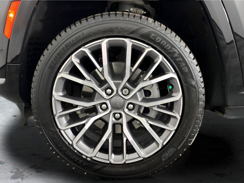 Used 2023 Jeep Grand Cherokee L Summit AWD/4WD image 26