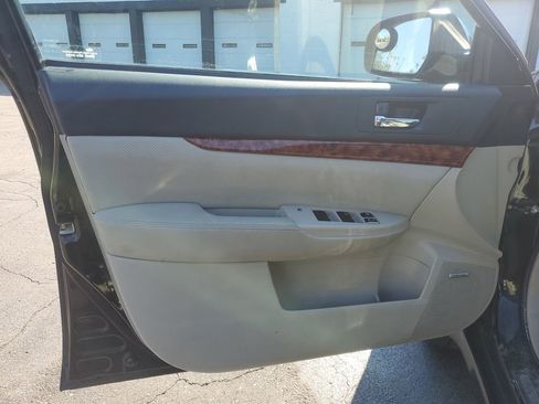 Used 2011 Subaru Outback 2.5i Limited AWD/4WD image 12