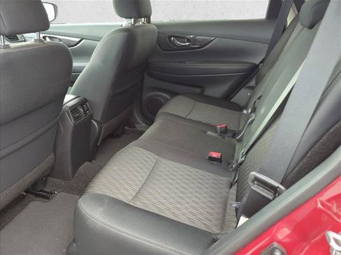 Used 2018 Nissan Rogue SV FWD image 8
