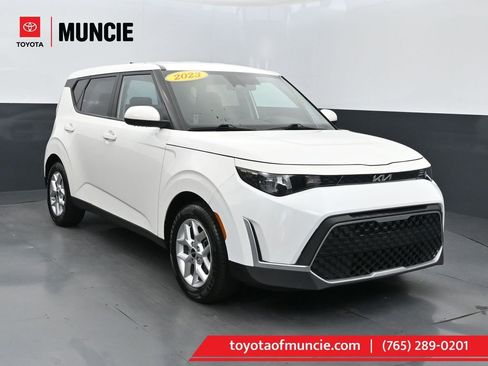 Used 2023 Kia Soul LX w/ LX Technology Package image 1