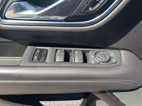 Used 2021 GMC Yukon SLT image 13