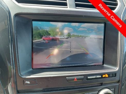 Used 2018 Ford Explorer XLT w/ Equipment Group 202A FWD image 9