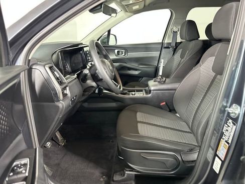 Used 2022 Kia Sorento LX image 11
