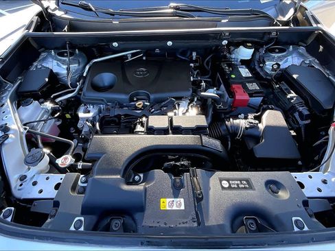 Used 2019 Toyota RAV4 LE w/ Carpet Mat Package image 12
