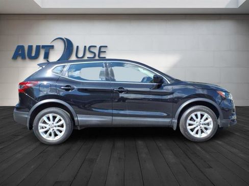 Used 2020 Nissan Rogue Sport S image 11