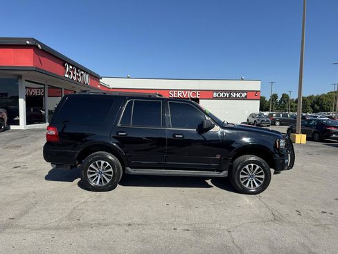 Used 2017 Ford Expedition XLT AWD/4WD image 2