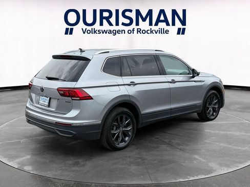 Used 2024 Volkswagen Tiguan SE AWD/4WD image 6