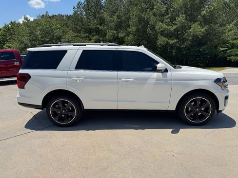 Used 2022 Ford Expedition Limited RWD image 6