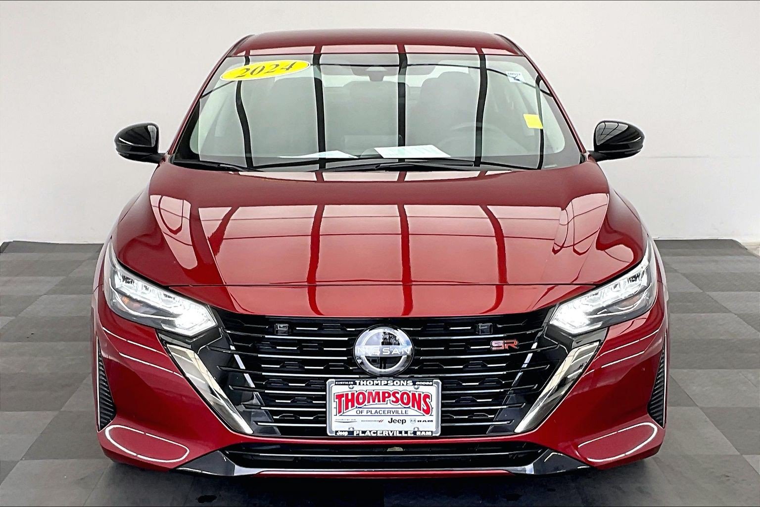 Used 2024 Nissan Sentra SR FWD image 2