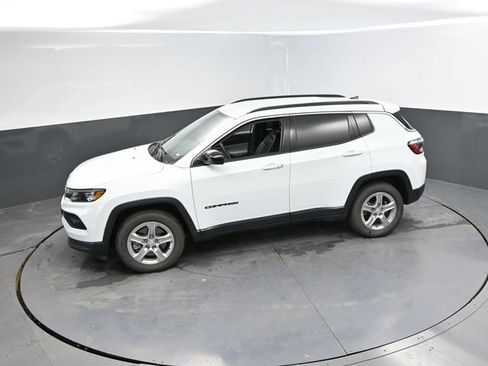 Used 2024 Jeep Compass Latitude AWD/4WD image 39