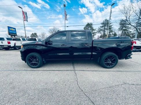 Used 2022 Chevrolet Silverado 1500 RST image 2