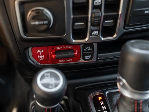 Used 2021 Jeep Wrangler Unlimited Rubicon AWD/4WD image 18