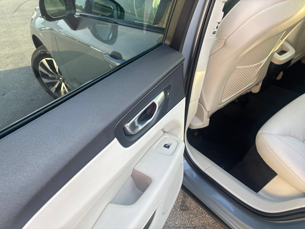 Certified 2024 Volvo XC60 B5 Core w/ Climate Package AWD/4WD image 9