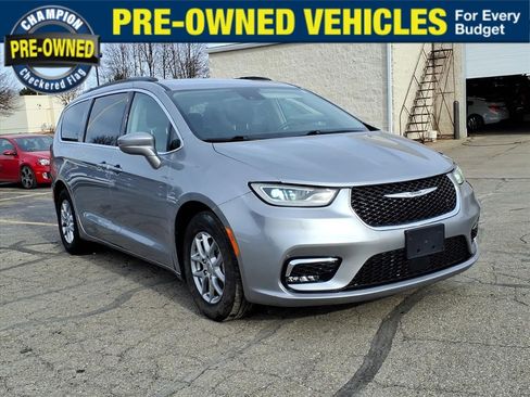 Used 2021 Chrysler Pacifica Touring image 1