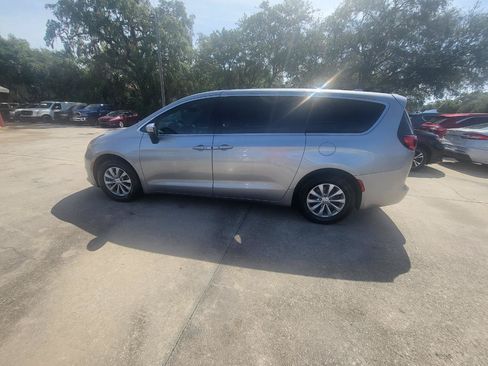 Used 2017 Chrysler Pacifica Touring w/ Tire & Wheel Group FWD image 49