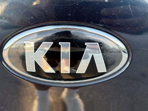 Used 2018 Kia Cadenza Premium image 12