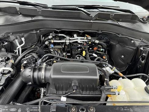 Used 2023 Ford Explorer XLT w/ Equipment Group 202A AWD/4WD image 22