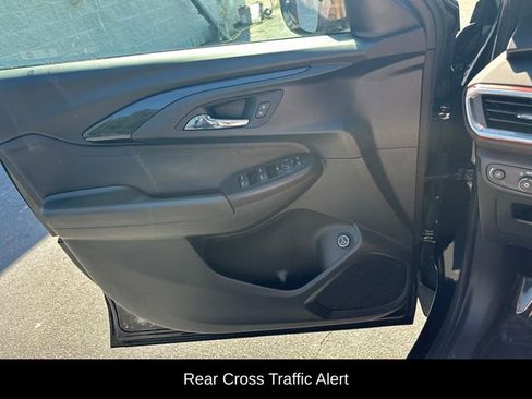 Used 2021 Chevrolet TrailBlazer RS w/ Sun and Liftgate Package FWD image 20