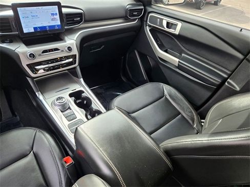 Used 2022 Ford Explorer XLT w/ Equipment Group 202A image 17