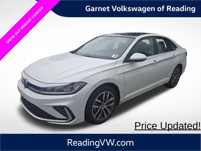 Used 2025 Volkswagen Jetta SE w/ Sunroof Package
