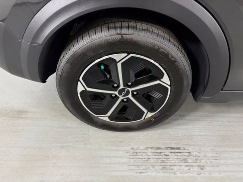 New 2026 Kia Niro LX image 11
