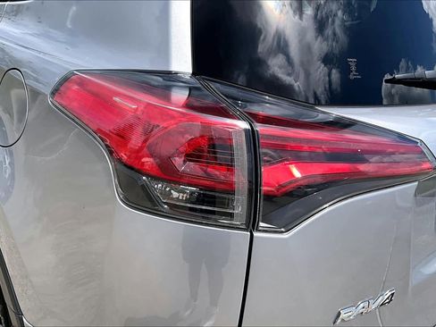 Used 2018 Toyota RAV4 XLE w/ Plus Extra Value Package image 27