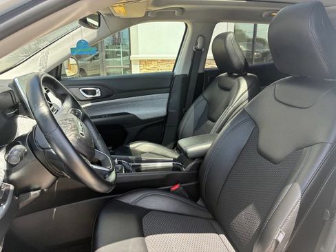 Used 2022 Jeep Compass Latitude w/ Sun and Sound Group AWD/4WD image 7