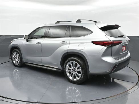 Used 2021 Toyota Highlander Limited FWD image 26