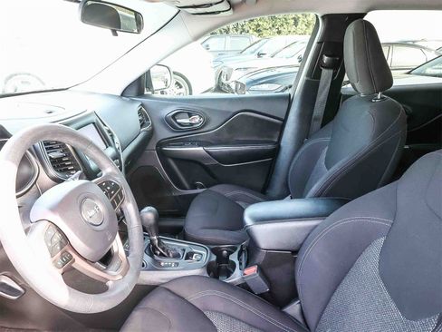 Used 2019 Jeep Cherokee Latitude w/ Popular Appearance Group image 19