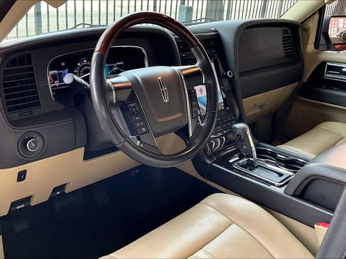 Used 2016 Lincoln Navigator L Reserve image 18