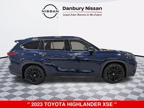 Used 2023 Toyota Highlander XSE AWD/4WD image 2