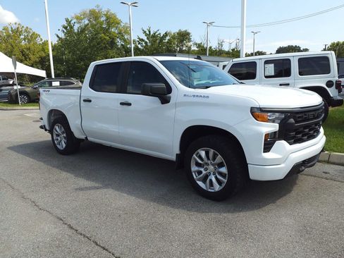 Used 2023 Chevrolet Silverado 1500 Custom AWD/4WD image 1