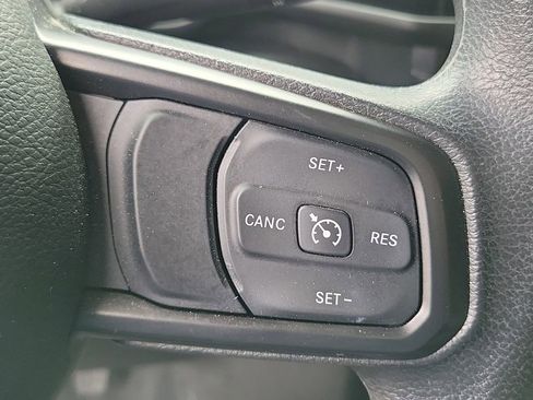 Used 2025 Jeep Gladiator Sport AWD/4WD image 22