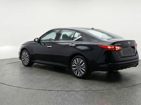Used 2025 Nissan Altima 2.5 SV image 6