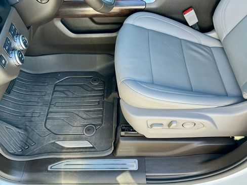 Used 2024 GMC Sierra 1500 SLT w/ SLT Premium Plus Package image 43