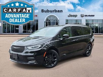 Certified 2025 Chrysler Pacifica Limited