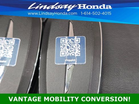 Used 2022 Chrysler Voyager LX image 22