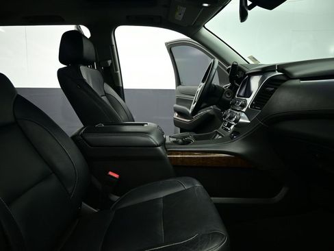 Used 2020 Chevrolet Suburban LT image 29