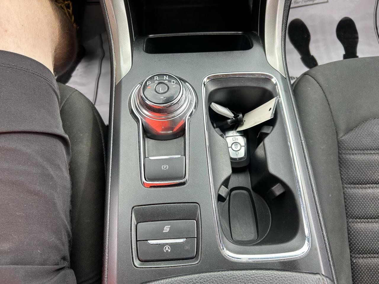 Used 2020 Ford Fusion SE FWD image 26