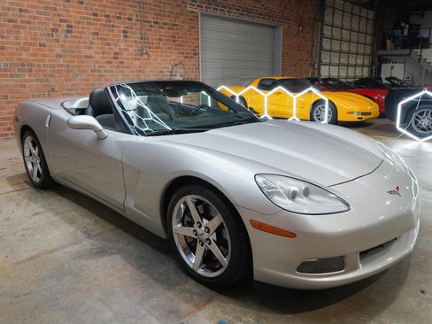Used 2006 Chevrolet Corvette Coupe w/ Preferred Equipment Group RWD image 36