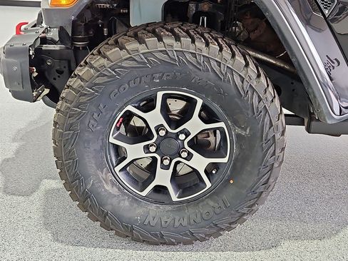Used 2018 Jeep Wrangler Unlimited Rubicon w/ Dual Top Group AWD/4WD image 11
