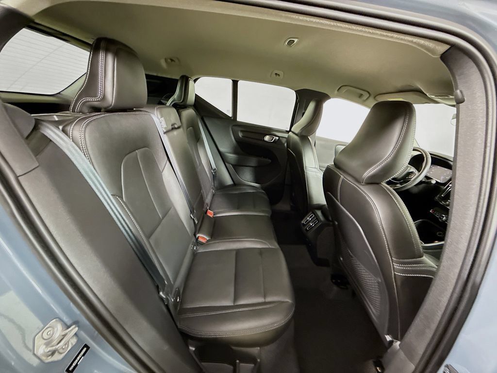 Used 2021 Volvo XC40 T5 Momentum AWD/4WD image 29