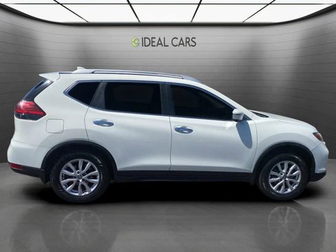 Used 2017 Nissan Rogue SV w/ SV Premium Package FWD image 4